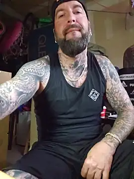 Beardedtattood 网络视讯表演
