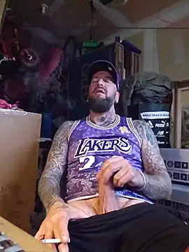 Pokazy przed kamerką – Beardedtattood