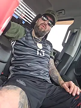 הופעת וובקאם של Beardedtattood