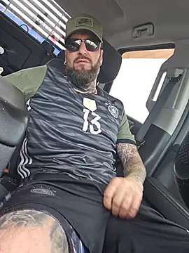 Show modela Beardedtattood na web-kameri