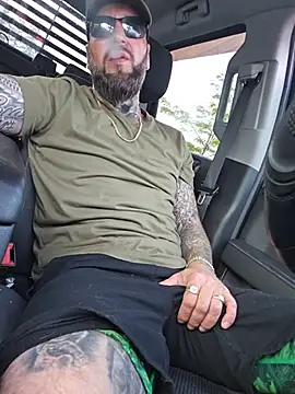 Beardedtattood 网络视讯表演