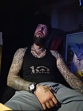 הופעת וובקאם של Beardedtattood