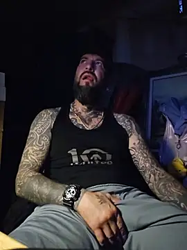 Beardedtattood: διαδικτυακό σόου στην κάμερα