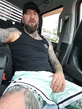 Pokazy przed kamerką – Beardedtattood