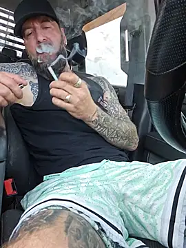 Pokazy przed kamerką – Beardedtattood