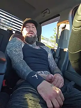Pokazy przed kamerką – Beardedtattood