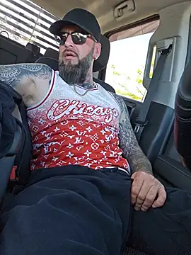 הופעת וובקאם של Beardedtattood