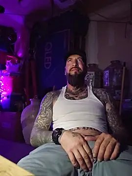 Show modela Beardedtattood na web-kameri