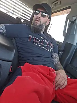 הופעת וובקאם של Beardedtattood