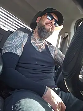 Pokazy przed kamerką – Beardedtattood
