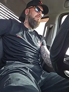 הופעת וובקאם של Beardedtattood
