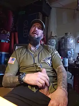 Beardedtattood: διαδικτυακό σόου στην κάμερα