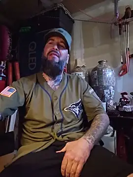 Beardedtattood 网络视讯表演