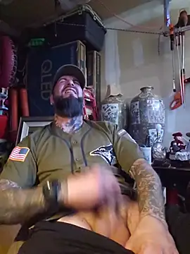Show modela Beardedtattood na web-kameri