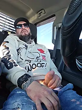 Beardedtattood 网络视讯表演