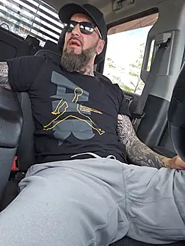 Pokazy przed kamerką – Beardedtattood