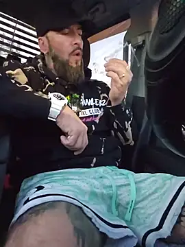 הופעת וובקאם של Beardedtattood