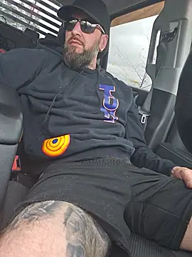 Beardedtattood 网络视讯表演