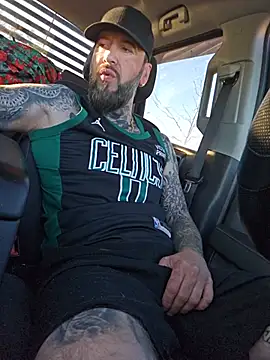 Beardedtattood 网络视讯表演