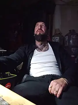 Show modela Beardedtattood na web-kameri