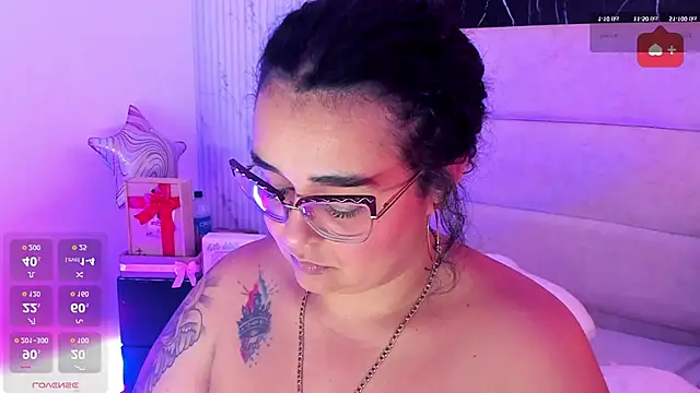 Chat +18 de Reginavegaa ao vivo