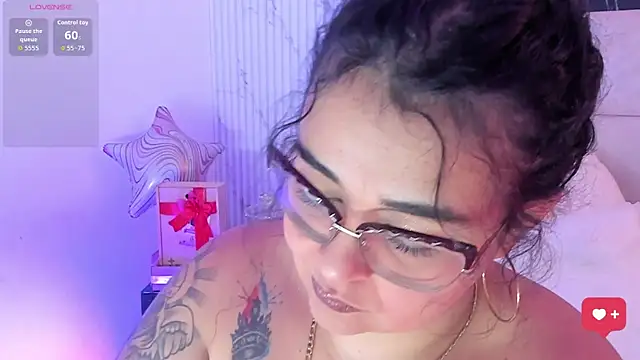Reginavegaa's Live XXX Chat