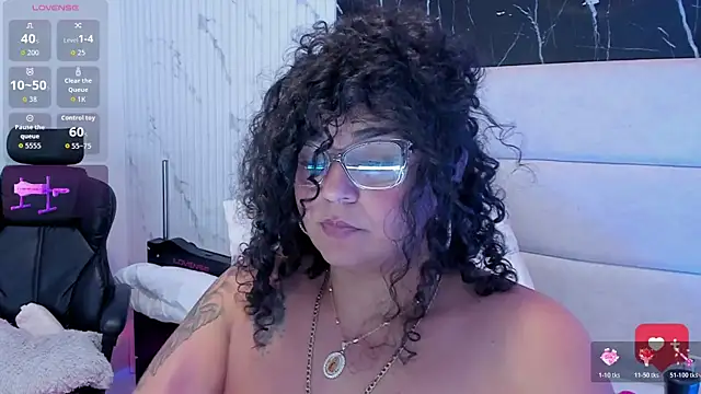 Chat +18 de Reginavegaa ao vivo