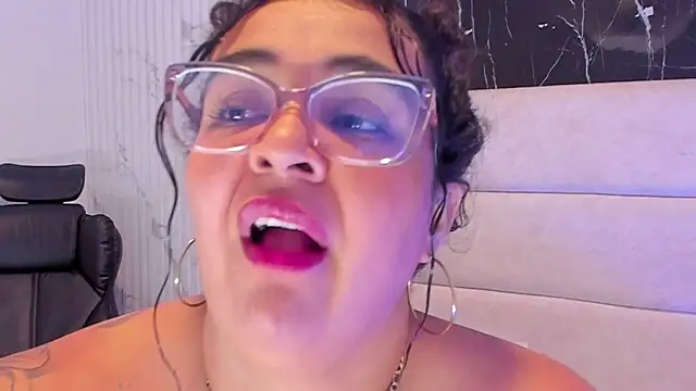 Reginavegaa XXX чат на живо