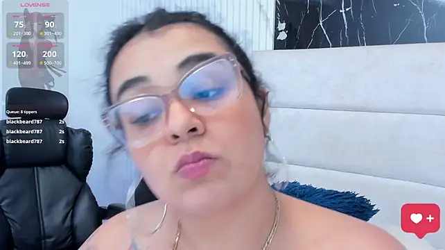 צ'אט XXX בשידור חי של Reginavegaa
