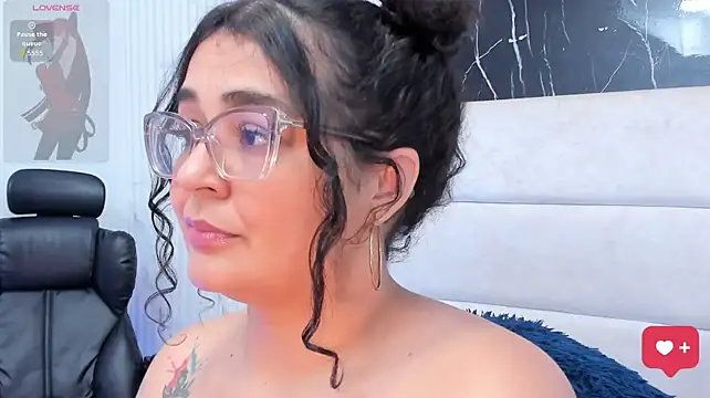 Reginavegaa Adlı Modelin Canlı XXX Sohbeti