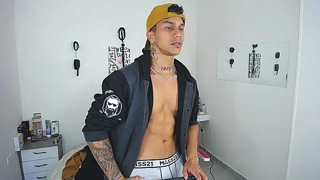Leonard_Price Chat XXX live