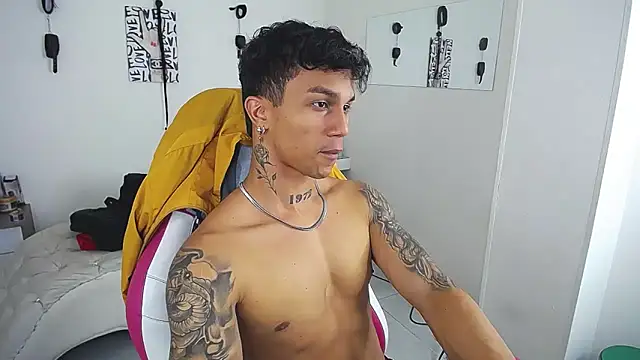 Leonard_Price Live XXX-chat