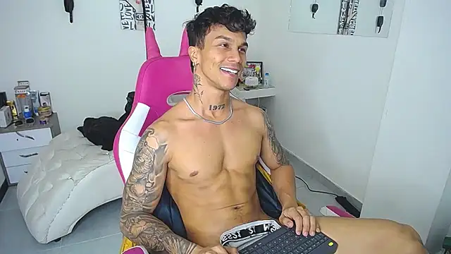 Leonard_Price Live XXX Chat