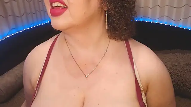 BustyKatty's Live XXX Chat