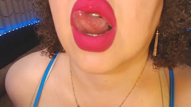 BustyKatty – Naživo XXX chat