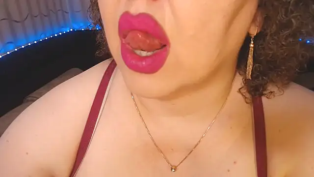 BustyKatty Adlı Modelin Canlı XXX Sohbeti