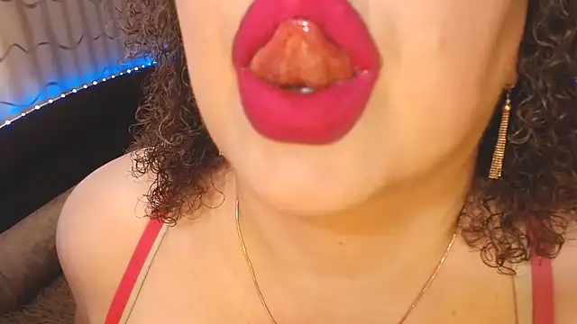 BustyKatty Live XXX-chat