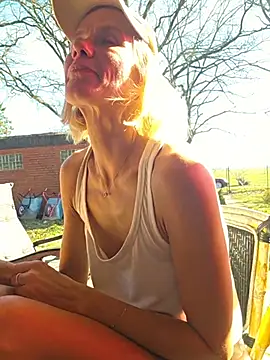 yola181 Show in webcam