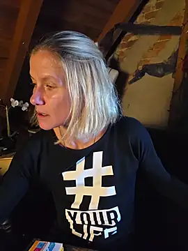 yola181's Live XXX Chat