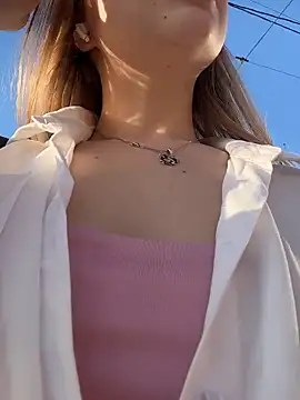 Liza_risky: διαδικτυακό σόου στην κάμερα