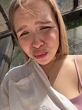 Liza_risky: διαδικτυακό σόου στην κάμερα