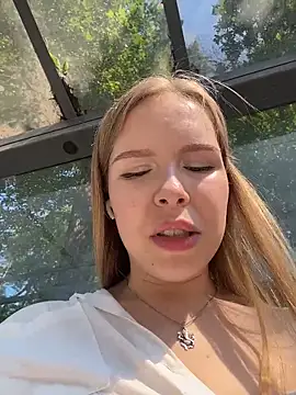 Liza_risky 网络视讯表演