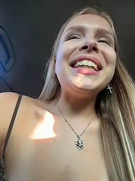 Liza_risky: διαδικτυακό σόου στην κάμερα