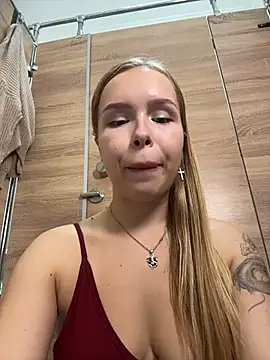 Liza_risky: διαδικτυακό σόου στην κάμερα