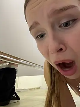 Liza_risky Adlı Modelin Canlı XXX Sohbeti