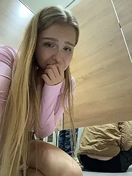 Liza_risky: διαδικτυακό σόου στην κάμερα
