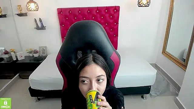 NathaliaSweet_11 Show in webcam