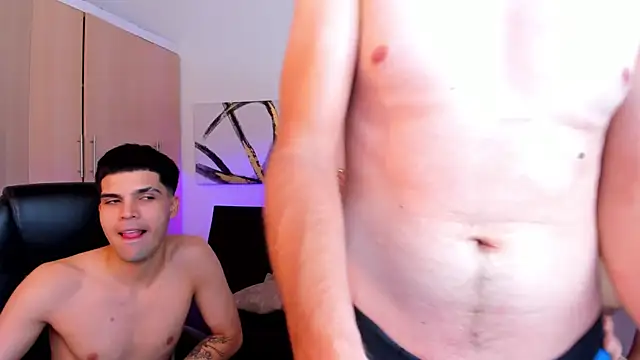Boys_Wallen: διαδικτυακό σόου στην κάμερα