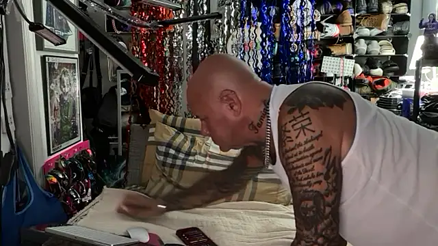 lovetatts64's Webcam Show
