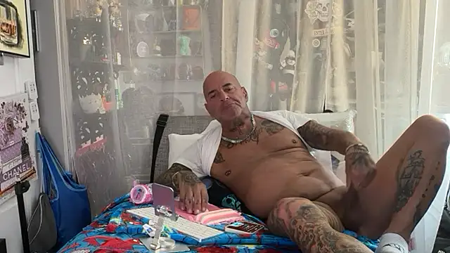 lovetatts64's Webcam Show